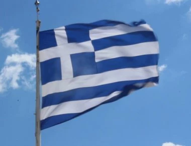 Καστελόριζο: Καταδρομείς και βατραχάνθρωποι έβαλαν την μεγαλύτερη ελληνική σημαία στη θάλασσα (βίντεο)